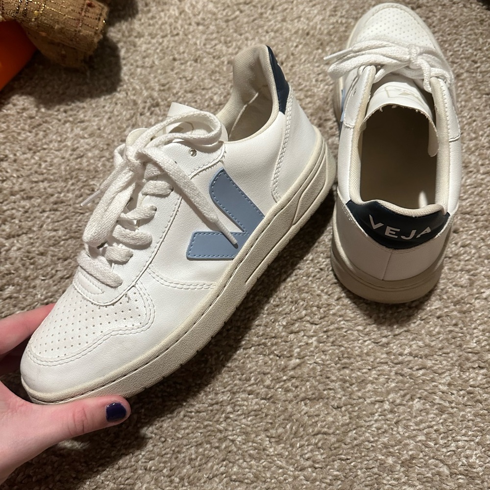 Veja Cream Sneakers with Gray Accents - Picture 4 of 5